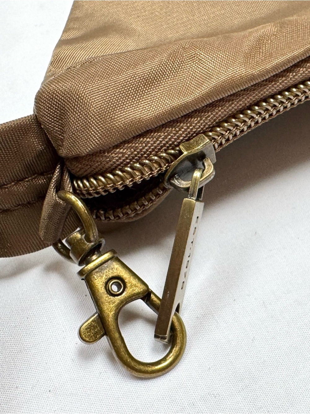 New Travelon Anti-Theft Crossbody Bag and Safe ID Wallet Set Gold NWT Travel - Picture 13 of 14